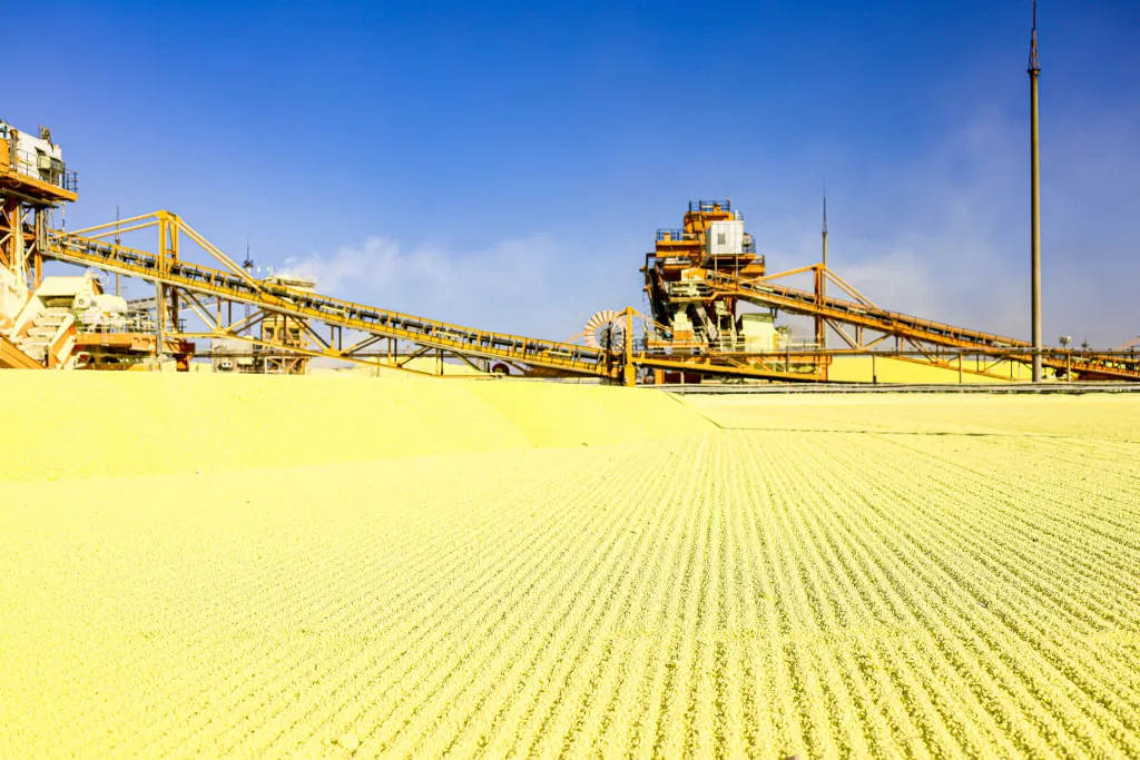 Conveyor gallery over a formed sulfur block