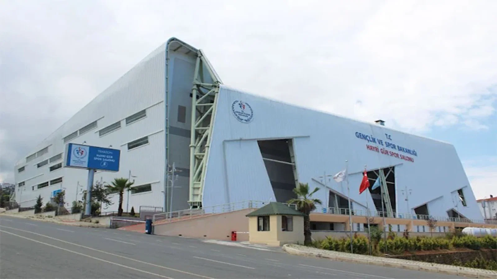 Hayri Gür Spor Salonu