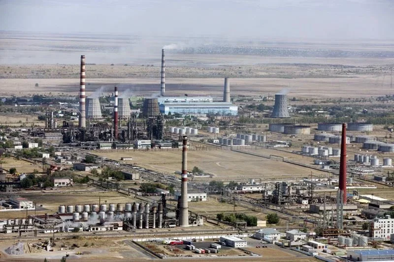 Tesis panoraması — santral ve tank çiftliği